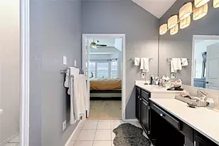 10013 White Ln, Irving, TX 75063 - Photo 17