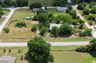 306 Denver Rd, Sunset, TX 76270 - Photo 9