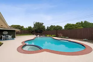 4359 Shady Bend Dr, Dallas, TX 75244 - Photo 3