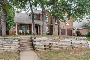 841 Forest Hollow Dr, Hurst, TX 76053 - Photo 3