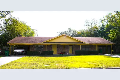 1504 E Pecan Street #1508, Gainesville, TX 76240 - Photo 1