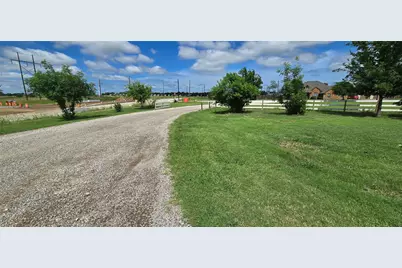 18351 Creekview Road, Sanger, TX 76266 - Photo 7