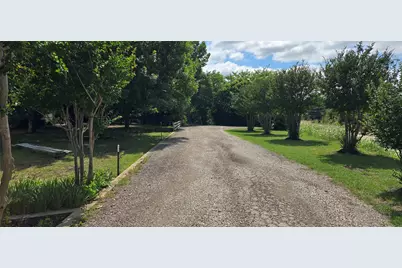 18351 Creekview Road, Sanger, TX 76266 - Photo 9