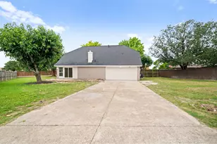 822 Aspen Ln, DeSoto, TX 75115 - Photo 3