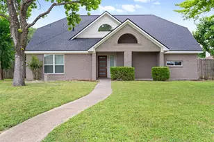 822 Aspen Ln, DeSoto, TX 75115 - Photo 1