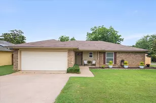 4701 Elkwood Ln, Arlington, TX 76016 - Photo 1