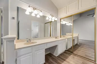 511 Ranch Trail #117, Irving, TX 75063 - Photo 11