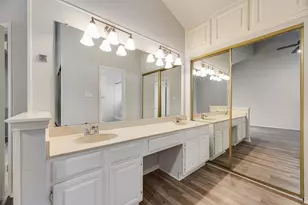 511 Ranch Trail, Irving, TX 75063 - Photo 11