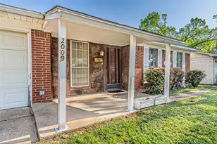 2009 Meadow Lark Ln, Irving, TX 75060 - Photo 5