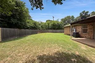 6505 Big Springs Dr, Arlington, TX 76001 - Photo 17