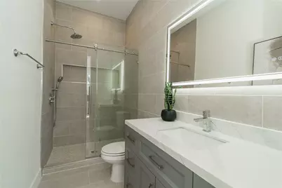 115 E Ireland Drive, Irving, TX 75062 - Photo 9