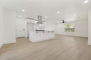 2406 Magna Vista Dr, Dallas, TX 75216 - Photo 5