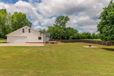 1305 N John Douglas Road, Van Alstyne, TX 75495 - Photo 37