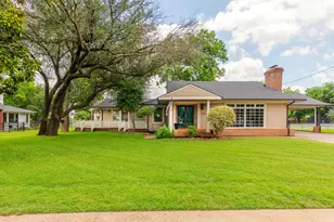 203 E Umphress St, Van Alstyne, TX 75495 - Photo 1