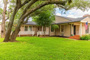 203 E Umphress St, Van Alstyne, TX 75495 - Photo 3