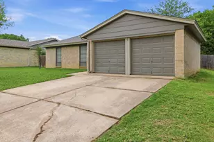 5725 Macneill Dr, Haltom City, TX 76148 - Photo 3