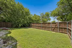 801 W Morphy St, Fort Worth, TX 76104 - Photo 27