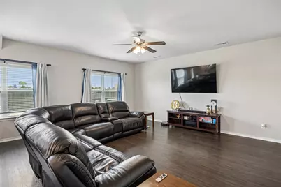 245 Michelle Drive, Grand Prairie, TX 75051 - Photo 11