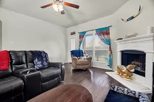 8909 Tenderfoot Ln, Aubrey, TX 76227 - Photo 5
