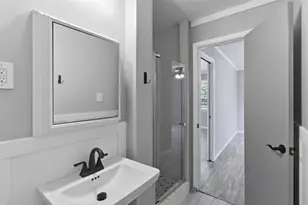 3408 Hanover Ln, Irving, TX 75062 - Photo 11