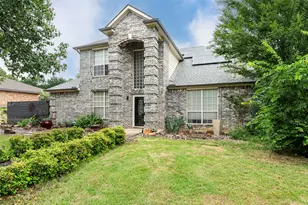 829 Woodridge Dr, Fort Worth, TX 76120 - Photo 3