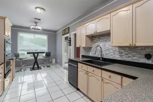 829 Woodridge Dr, Fort Worth, TX 76120 - Photo 11