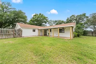 139 Claire Newell Ln, Waco, TX 76705 - Photo 15