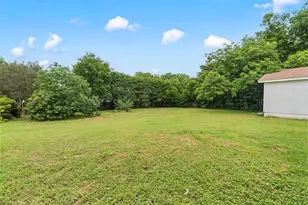 139 Claire Newell Ln, Waco, TX 76705 - Photo 15