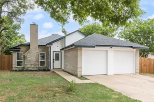 204 Hollywood Dr, Glenn Heights, TX 75154 - Photo 1