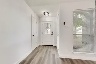 204 Hollywood Dr, Glenn Heights, TX 75154 - Photo 3