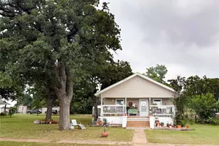 704 E 20th St, Cisco, TX 76437 - Photo 3