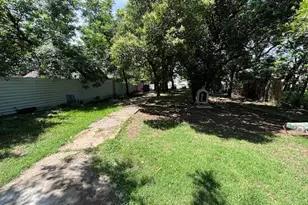 438 McLean Ave, Dallas, TX 75211 - Photo 1