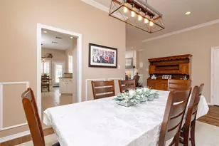 305 Chantilly Ct, Hurst, TX 76054 - Photo 11