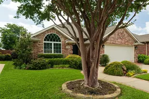 305 Chantilly Ct, Hurst, TX 76054 - Photo 3