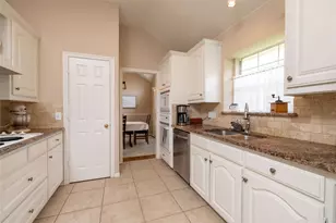 305 Chantilly Ct, Hurst, TX 76054 - Photo 19