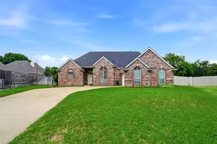 1620 Oak Creek Dr, Hurst, TX 76054 - Photo 1