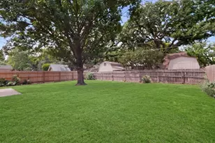 1703 Foster Dr, Arlington, TX 76012 - Photo 37