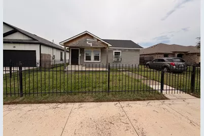 1720 E Arlington Avenue, Fort Worth, TX 76104 - Photo 1