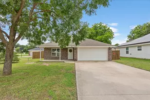 605 Powers St, Lacy Lakeview, TX 76705 - Photo 3