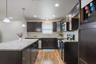 605 Powers St, Lacy Lakeview, TX 76705 - Photo 9