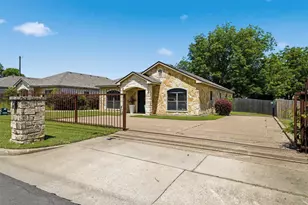 221 Gurley Ln, Waco, TX 76706 - Photo 5