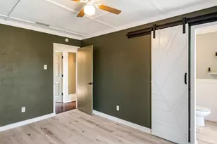 906 Pleasant Valley Rd, Garland, TX 75040 - Photo 11