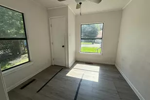 3910 Johnson St, Greenville, TX 75401 - Photo 9