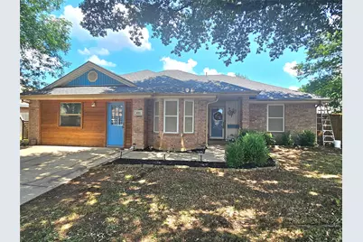 421 Arnold Avenue, Burleson, TX 76028 - Photo 1