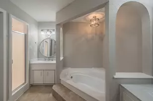 1724 Prestonwood Dr, Arlington, TX 76012 - Photo 21