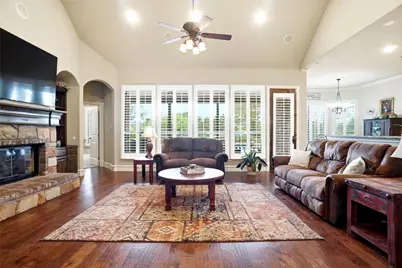 124 Carnes Court, Springtown, TX 76082 - Photo 9