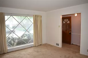9944 Greenfield Dr, Dallas, TX 75238 - Photo 3