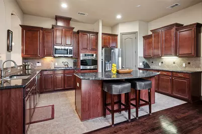 835 Rockingham Drive, Irving, TX 75063 - Photo 3