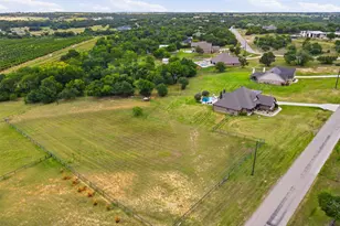 115 Mike Thornton Ct, Weatherford, TX 76088 - Photo 3
