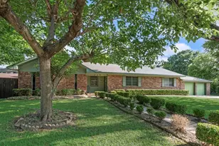 305 W 2nd N St, Kaufman, TX 75142 - Photo 1